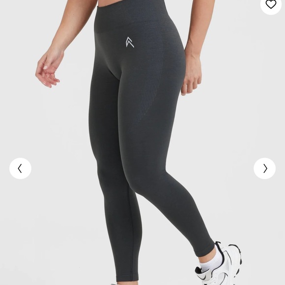 Classic 2.0 Seamless Leggings in Coal - Picture 3 of 9